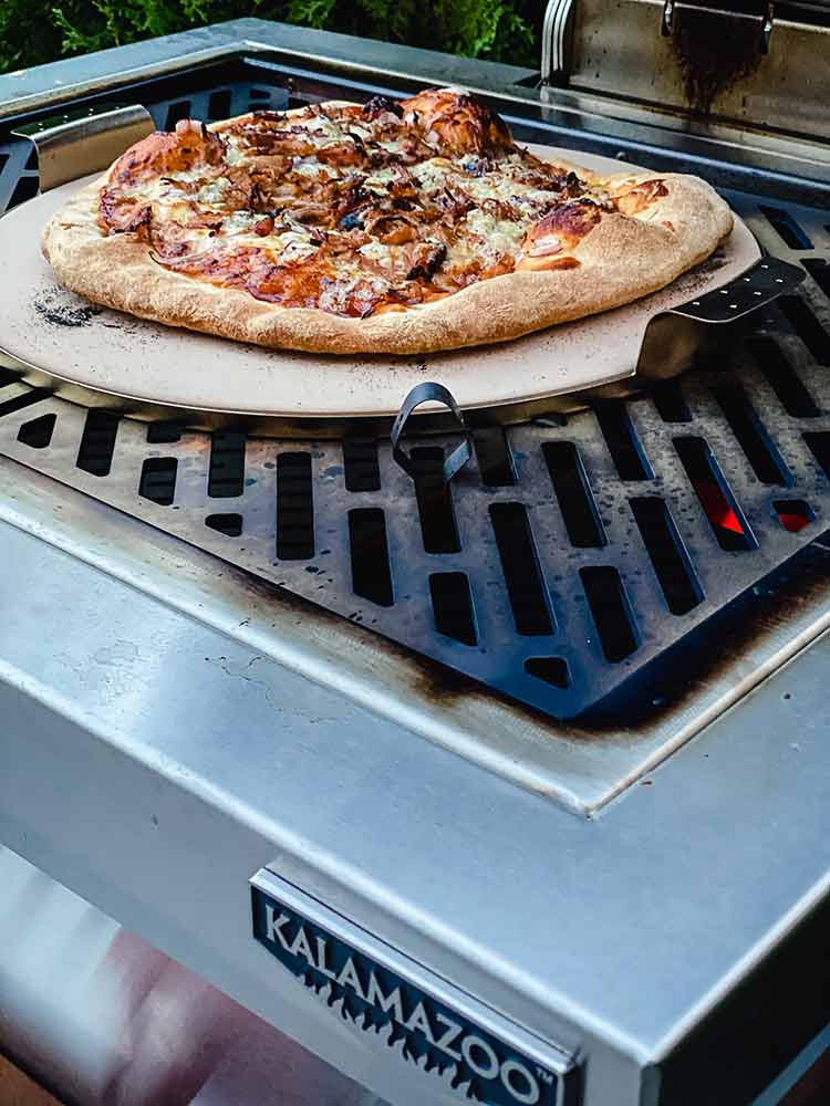 https://www.grillseeker.com/wp-content/uploads/2019/08/the-best-tricks-for-cooking-a-pizza-on-the-kamado-grill-pizza.jpg