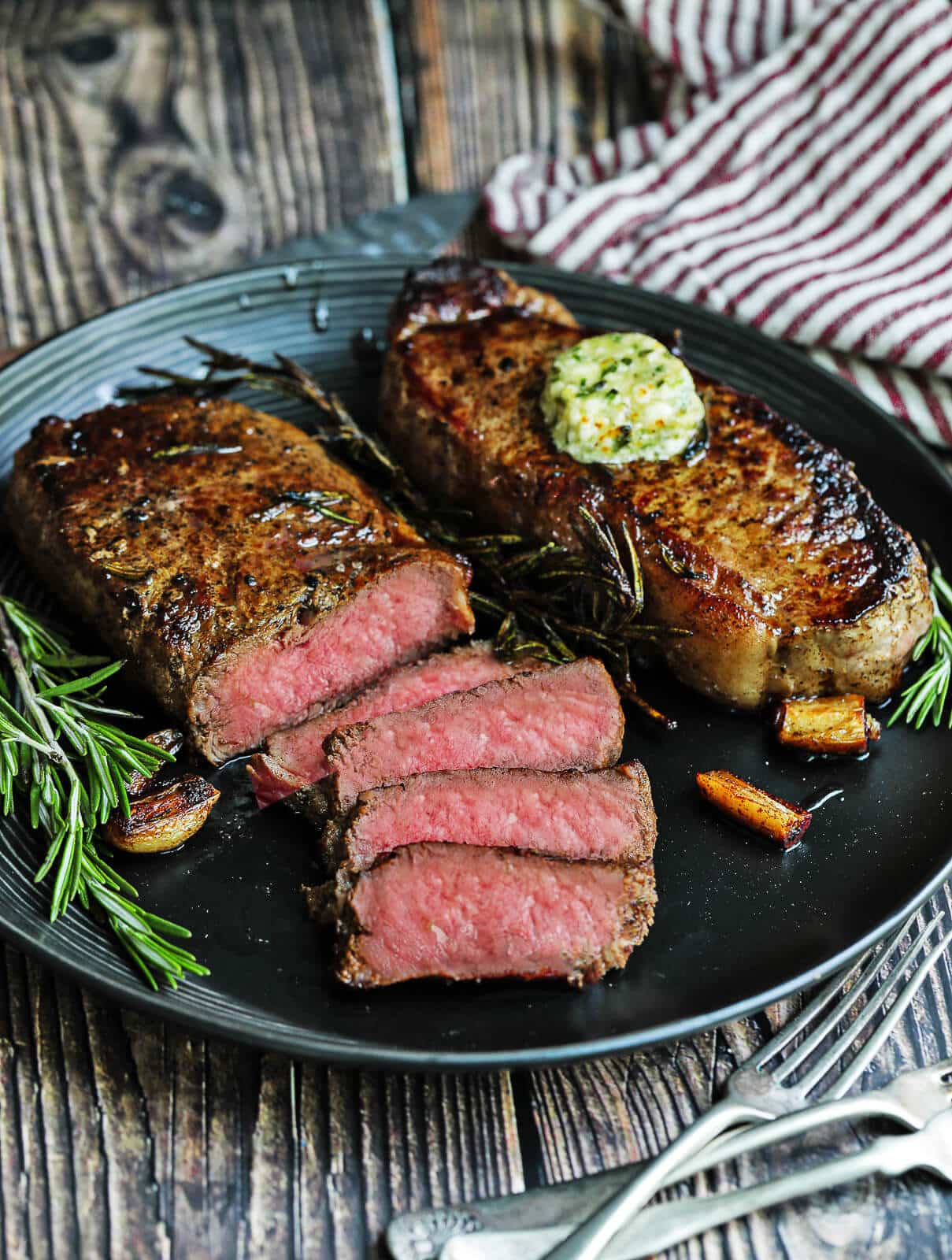 Pan Seared Steak With Compound Butter Grillseeker 