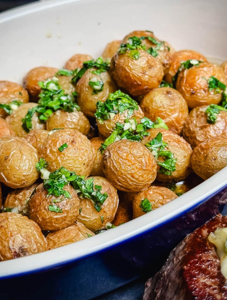 roasted potatoes with sauce